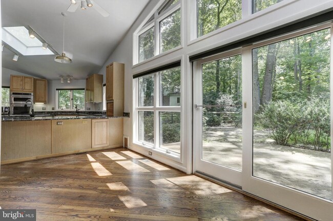 Building Photo - 10373 Currycomb Ct