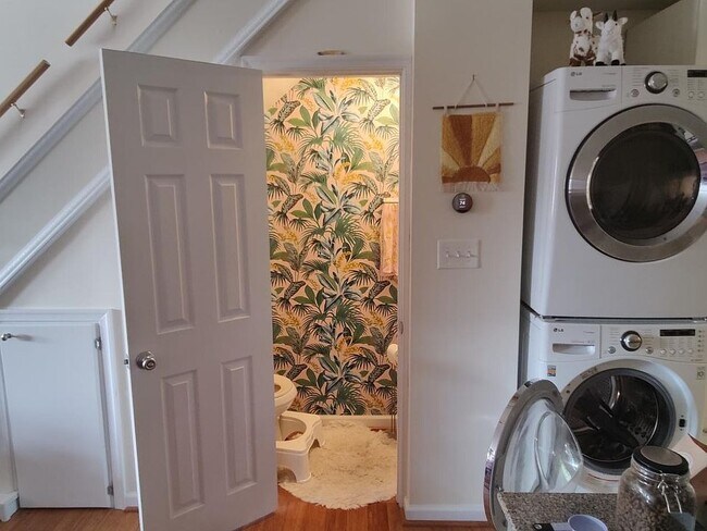 Building Photo - 707 15th St NE