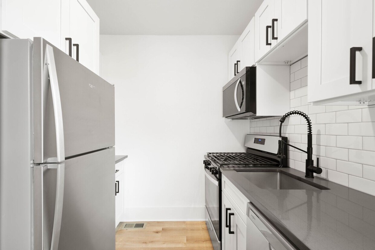 MOVE IN NOW! FULLY RENOVATED 2 BEDROOM IN ... - MOVE IN NOW! FULLY RENOVATED 2 BEDROOM IN ...