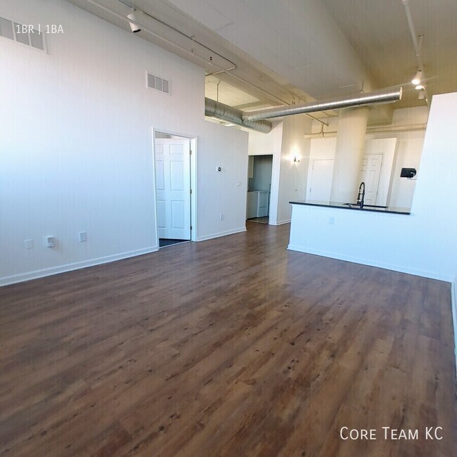 Foto del edificio - 320 W 7th St