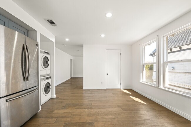 Building Photo - 1703 S Burlington Ave