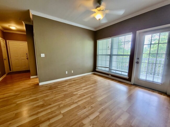 Building Photo - Two bedroom condo with garage - James Island