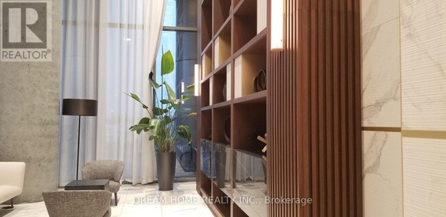 Photo du bâtiment - 950 Portage Pkwy