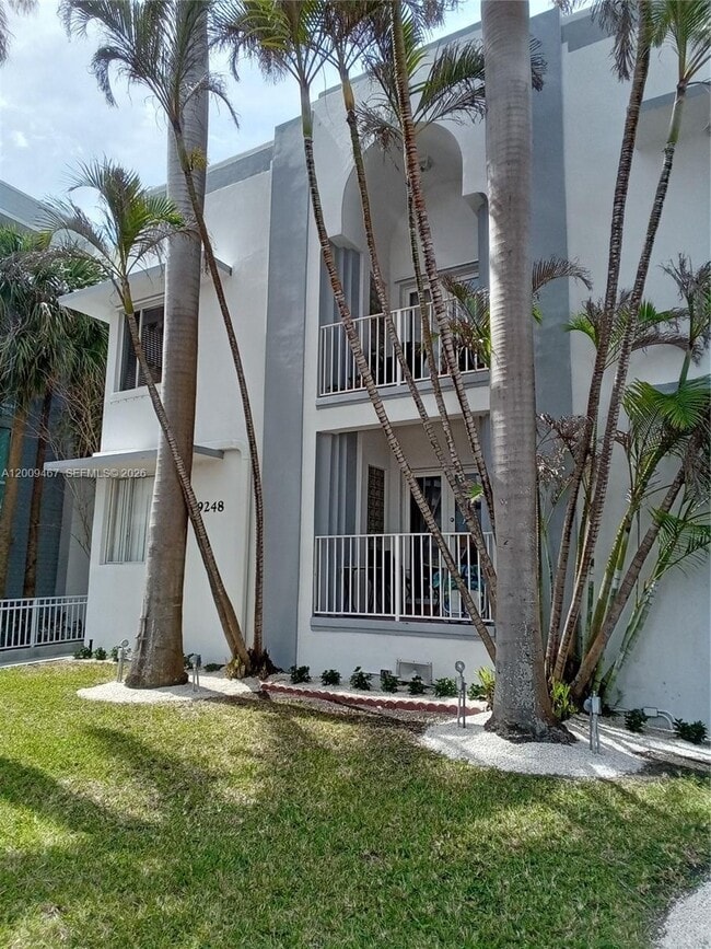 Foto del edificio - 9248 Collins Ave