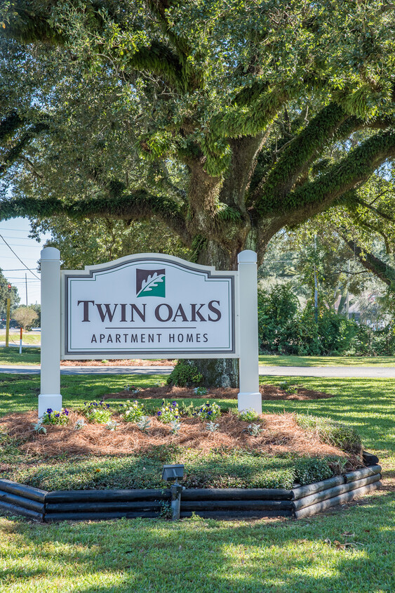 Foto principal - Twin Oaks Apartments