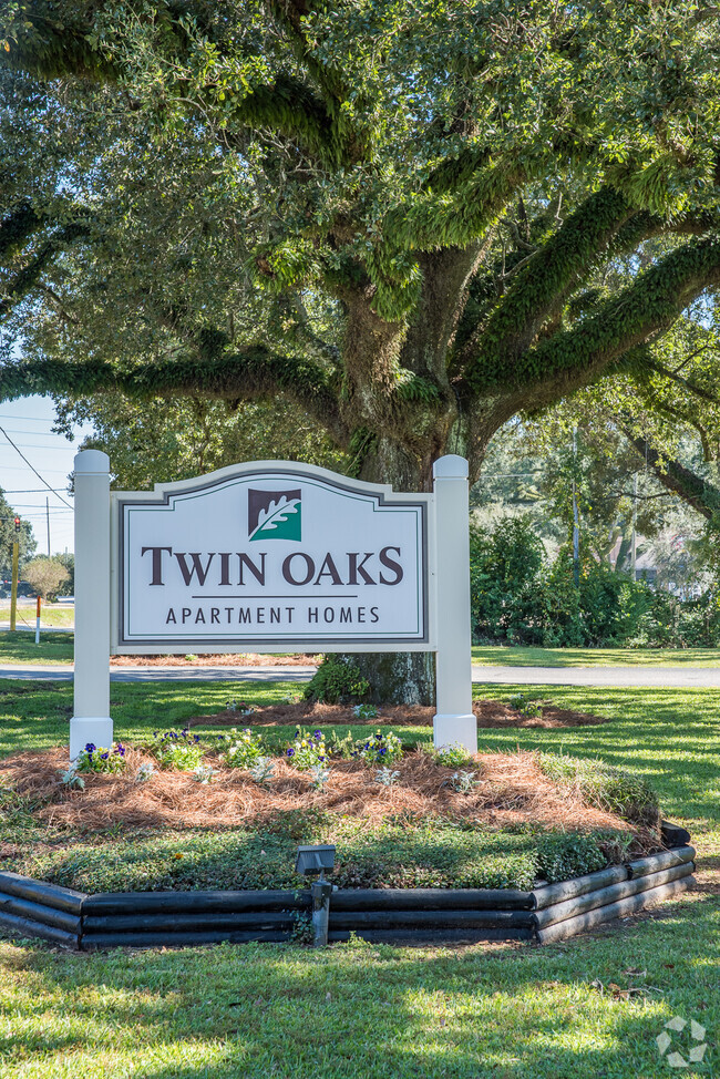 Twin Oaks Apartments