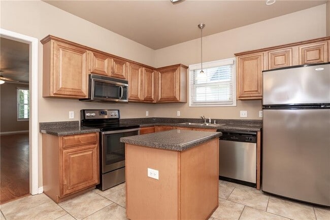 Building Photo - 3538 Thames Dr