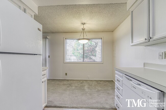 Building Photo - 1 Bed 1 Bath Condo w/ Garage in Gated Comm...