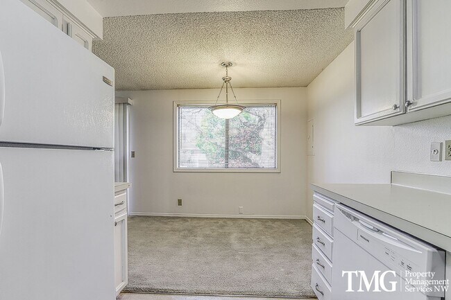 Building Photo - 1 Bed 1 Bath Condo w/ Garage in Gated Community!!