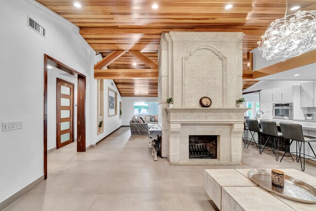 Foto del edificio - 5817 Ranchito Ave