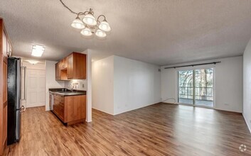 Building Photo - 2325 S Linden Ct