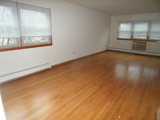 Foto del edificio - 4919 Enfield Ave