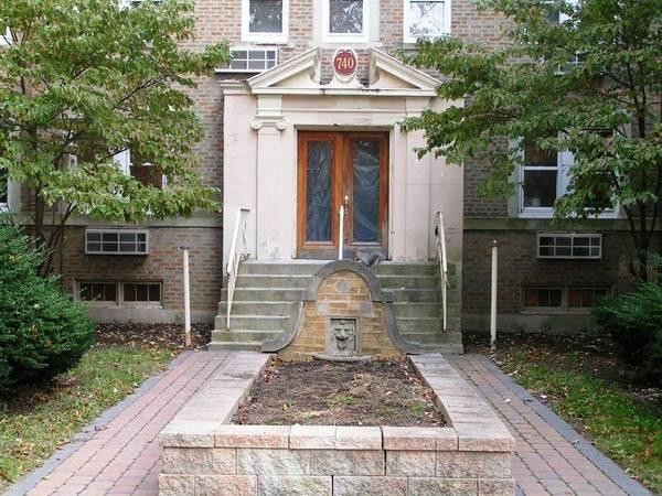 Building Photo - 740 Vernon Rd