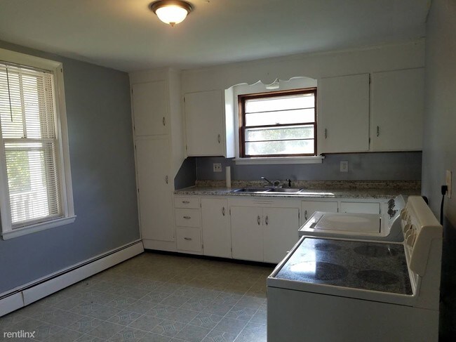 Building Photo - 1 br, 1 bath 4plex - 38 Second Ave #2