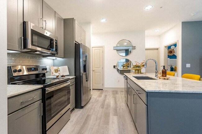 Foto del edificio - Now Leasing! $500 Off & 8 Weeks Rent-Free