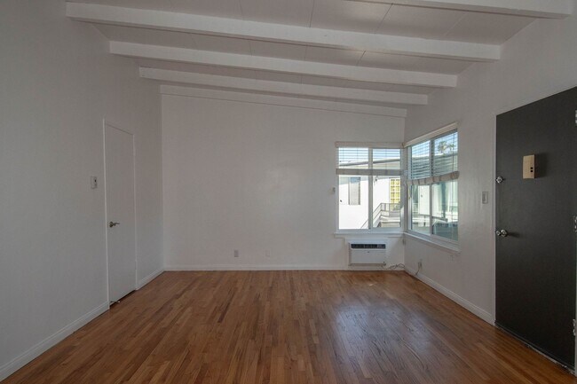 Foto del edificio - 4924 Tujunga Ave