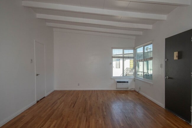 Building Photo - 4924 Tujunga Ave