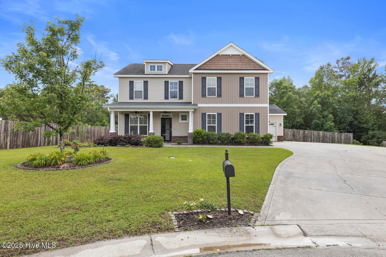 Foto principal - 302 First Post Rd