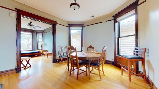 Building Photo - 1127 W Patterson Ave