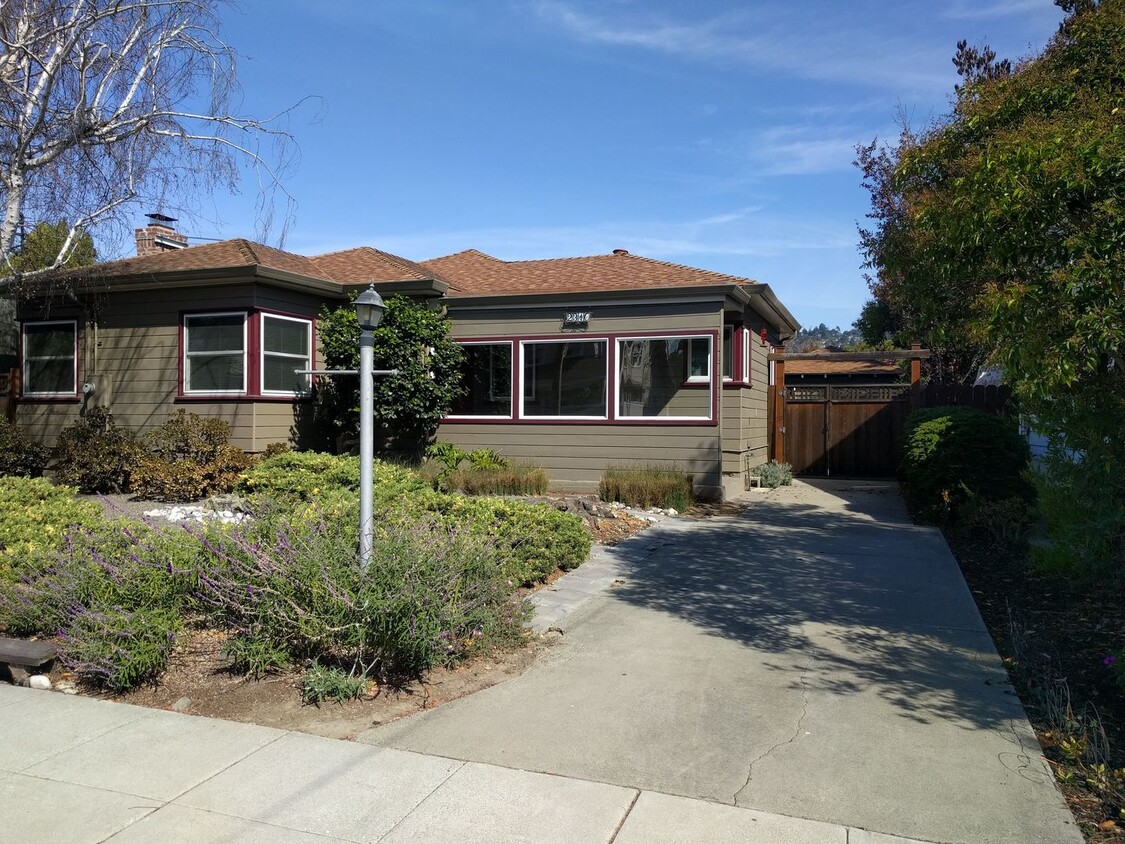 Primary Photo - Charming, Light-Filled 2-Bedroom Home in R...