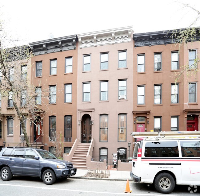 Building Photo - 394 Sackett St