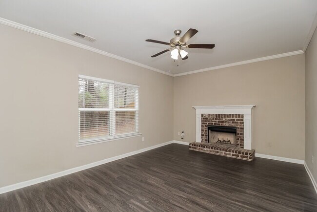 Foto del edificio - 570 Fieldcrest Dr