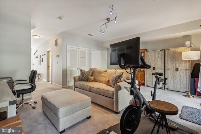 Foto del edificio - 13320 Colchester Ferry Pl