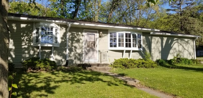 Building Photo - Now Leasing for May 2026!