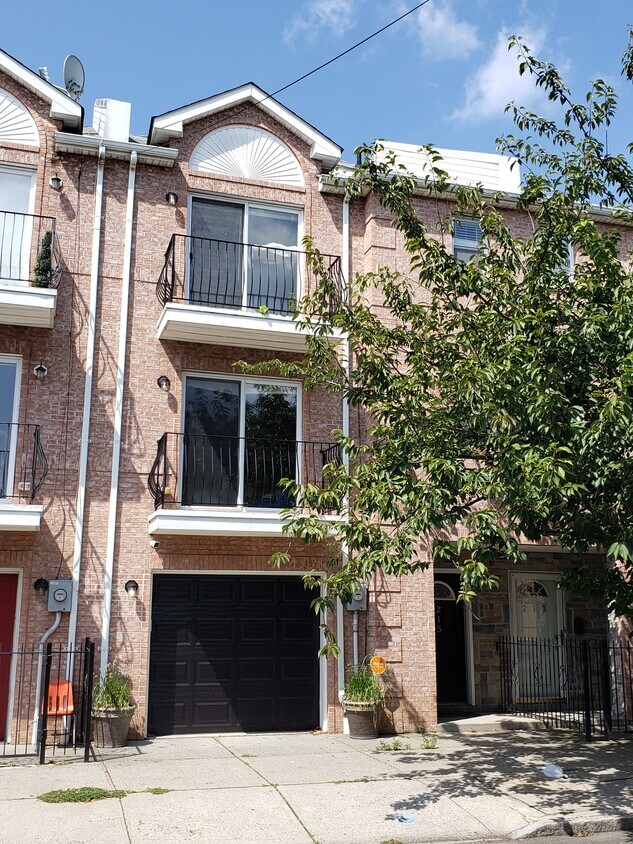 215 Broad St, Newark, NJ 07104 Townhome Rentals in Newark NJ