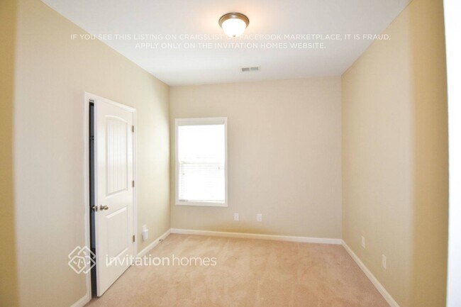 Foto del edificio - 3004 Golf Creek