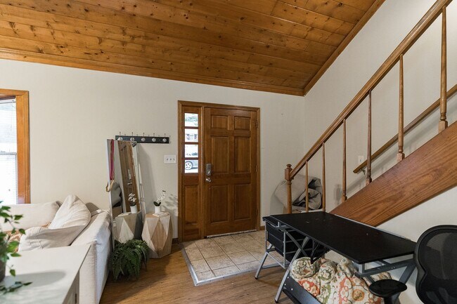 Foto del edificio - Awesome 5-Points corner Condo!