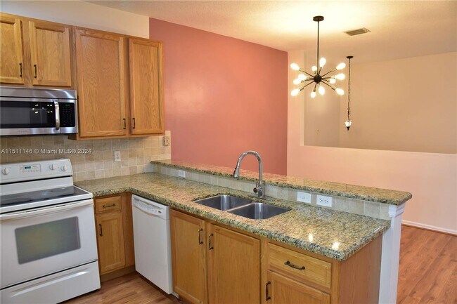 Building Photo - 2921 Crestwood Ter