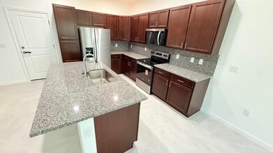 Building Photo - 4394 Longwood Lake Sq