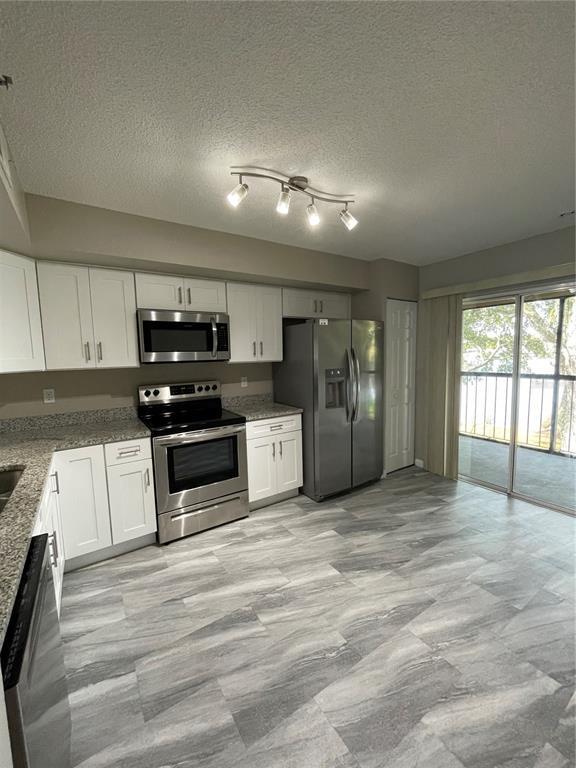 Building Photo - 7218 E Bank Dr