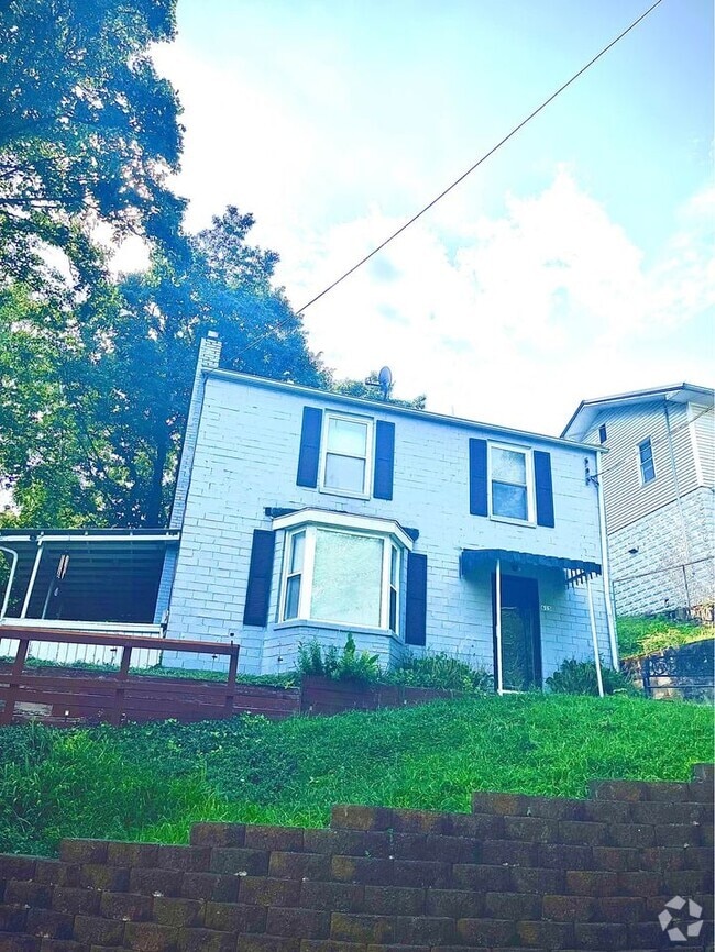 Building Photo - 615 Cora St