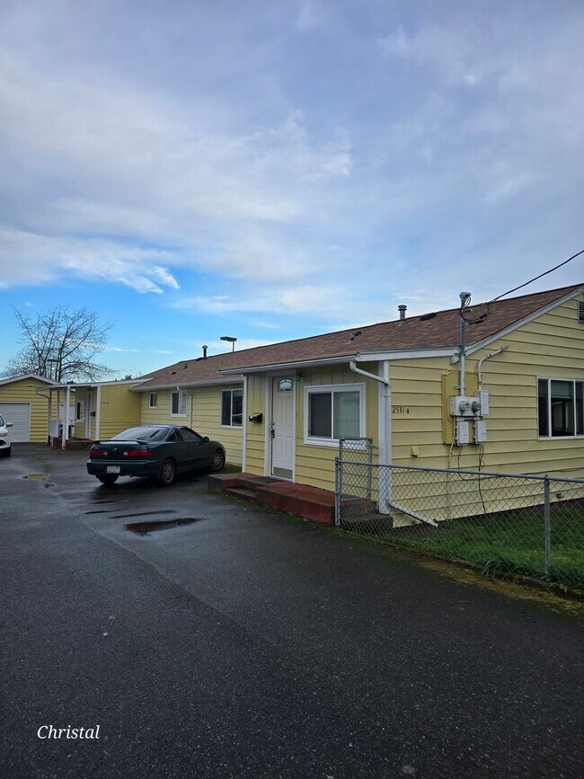 Foto del edificio - 2531 Stephenson Ave