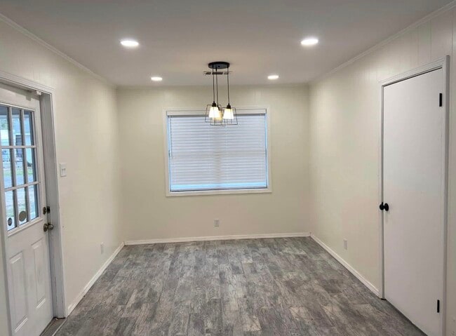 Building Photo - Tidwell Rd