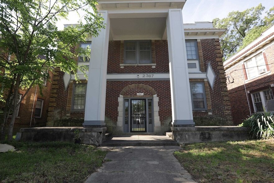 Primary Photo - 2367 Forest Ave