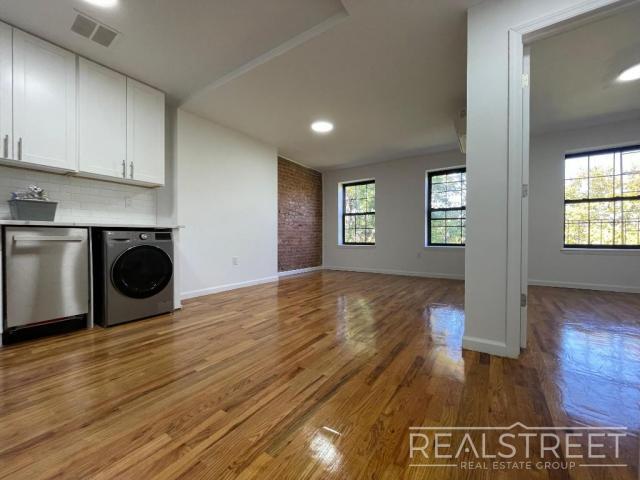 Foto del edificio - 2 bedroom in Brooklyn NY 11221