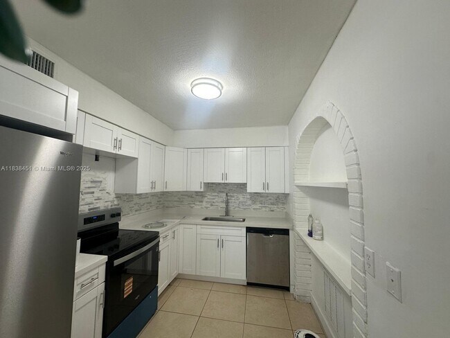 Building Photo - 700 SW 67th Ave