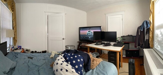 Building Photo - 5 BED/2.5 BATH RIGHT BY BOSTON COLLEGE!!   CENTRAL AIR!  NO FEE!!  Avail 8/23/2026