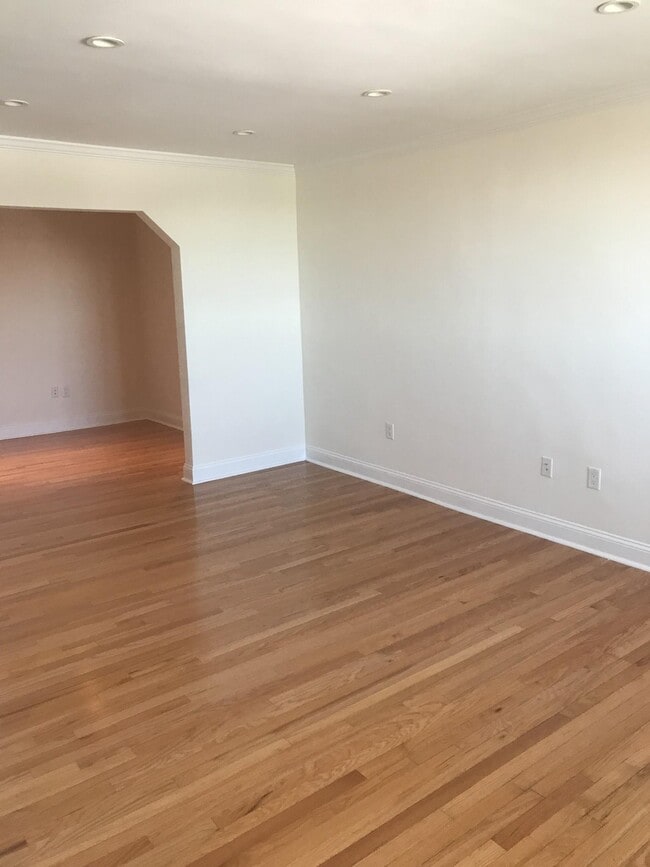 Building Photo - 85 Brattle St