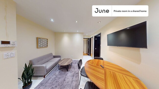 Foto del edificio - Private bedroom in 4 bed/1 bath Home