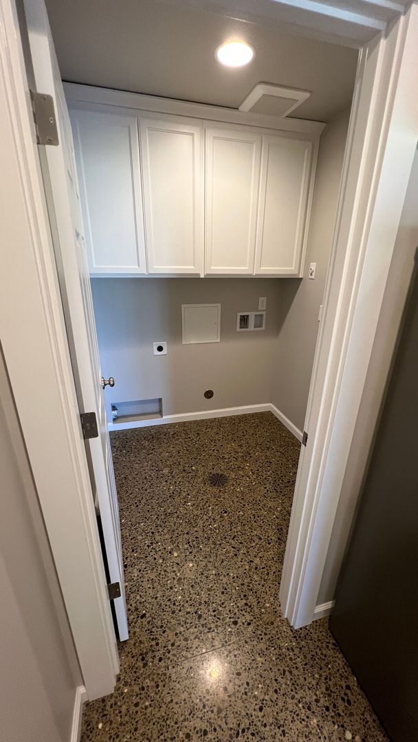 Foto del edificio - "Charming 3-Bedroom Duplex with 2 Full Bat...