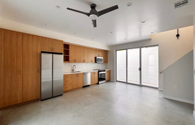 Building Photo - 1210 1/2 Manzanita St