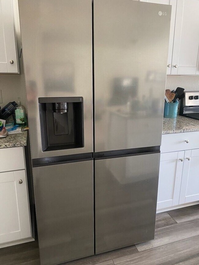 Building Photo - 4 Bedroom 2.5 Bathrooms located in Convers...