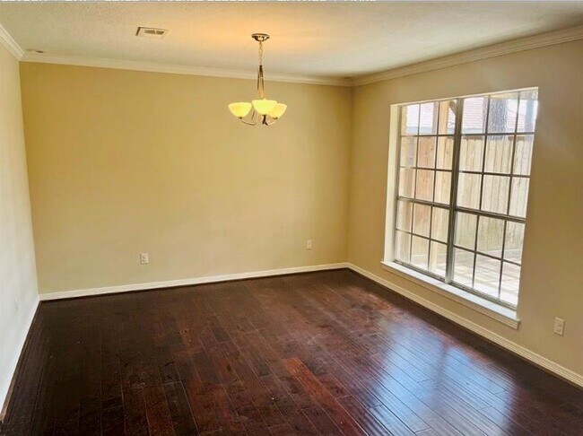Foto del edificio - 38 Woodhaven Wood Dr
