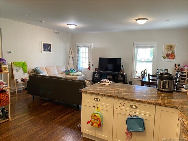 Foto del edificio - 7 N Salem Rd