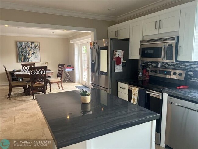 Foto del edificio - 17265 Lake Park Rd