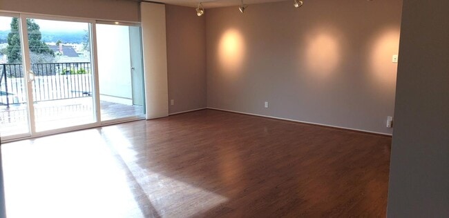 Building Photo - 814 N Delaware St